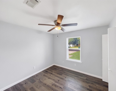 109 N Heights Drive - Photo Thumbnail 6
