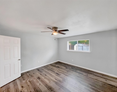 109 N Heights Drive - Photo Thumbnail 8