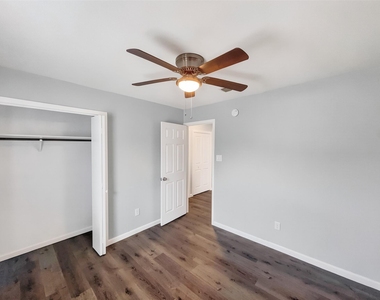109 N Heights Drive - Photo Thumbnail 9