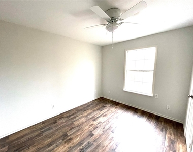 812 Sundance Drive - Photo Thumbnail 11