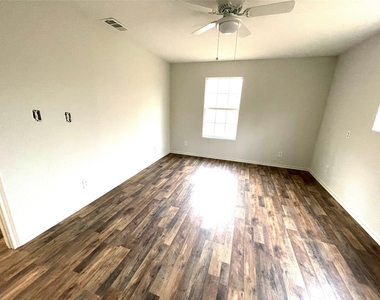 812 Sundance Drive - Photo Thumbnail 12