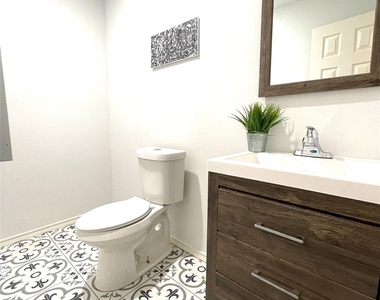 812 Sundance Drive - Photo Thumbnail 10