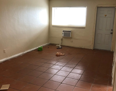 800 Nw 11th Avenue - Photo Thumbnail 2