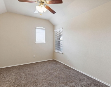 812 Gray Fox Drive - Photo Thumbnail 6