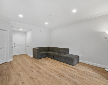 330 Las Colinas Boulevard E - Photo Thumbnail 4