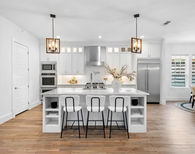 6118 Belmont Avenue - Photo Thumbnail 5
