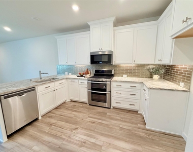 1370 Madison Avenue - Photo Thumbnail 3
