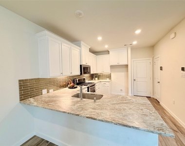 1370 Madison Avenue - Photo Thumbnail 2