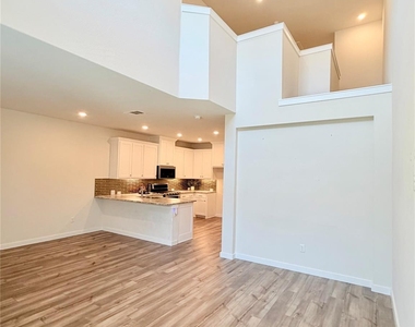 1370 Madison Avenue - Photo Thumbnail 1