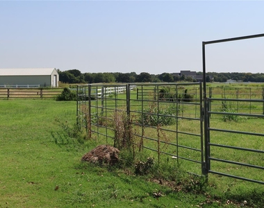 5700 Fm 424 - Photo Thumbnail 3