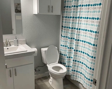 3204 Henderson Street - Photo Thumbnail 12