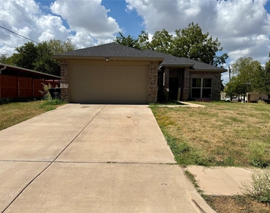 3204 Henderson Street - Photo Thumbnail 17