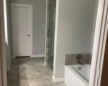 3204 Henderson Street - Photo Thumbnail 8