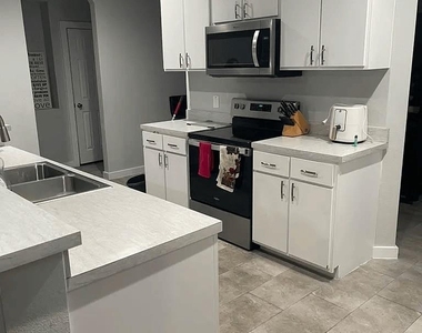 3204 Henderson Street - Photo Thumbnail 1
