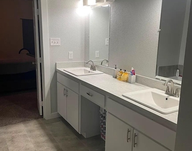 3204 Henderson Street - Photo Thumbnail 7