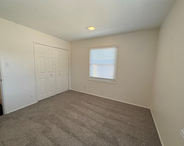 818 Fontana Avenue - Photo Thumbnail 11