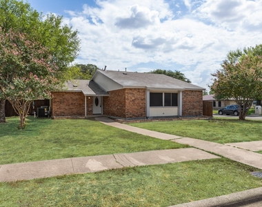 7418 Boisenberry Lane - Photo Thumbnail 22