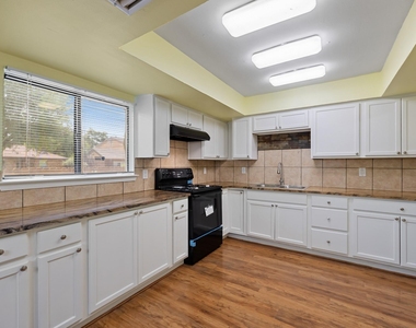 7418 Boisenberry Lane - Photo Thumbnail 5