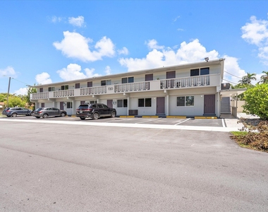 720 Ne 7th Street - Photo Thumbnail 2