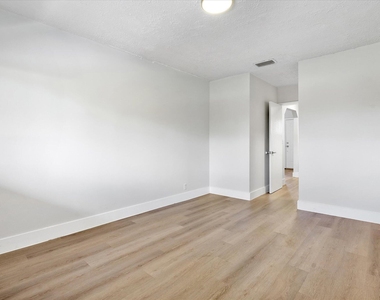 720 Ne 7th Street - Photo Thumbnail 23