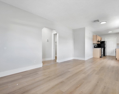 720 Ne 7th Street - Photo Thumbnail 11