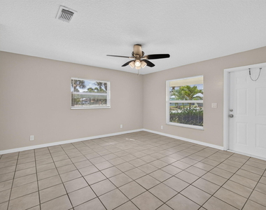 8697 Se Hobe Ridge Avenue - Photo Thumbnail 6