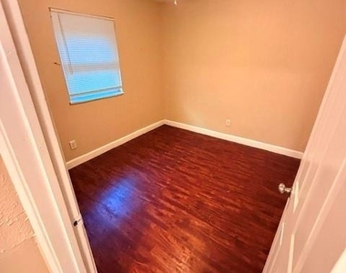 1037 E Tucker Street - Photo Thumbnail 2