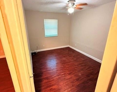 1037 E Tucker Street - Photo Thumbnail 5