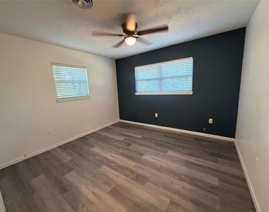 1437 W Ball Street - Photo Thumbnail 9