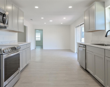 508 Rogers Way - Photo Thumbnail 12