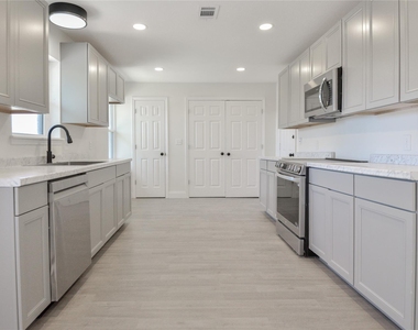 508 Rogers Way - Photo Thumbnail 11
