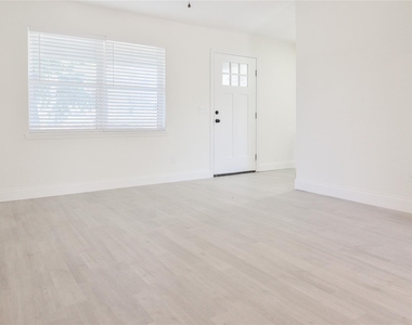 508 Rogers Way - Photo Thumbnail 3