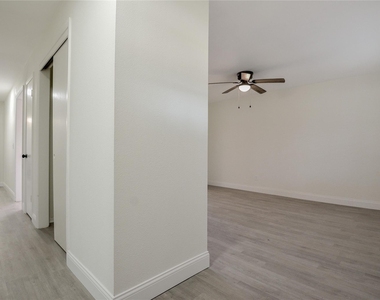 508 Rogers Way - Photo Thumbnail 5