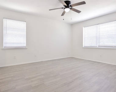 508 Rogers Way - Photo Thumbnail 8