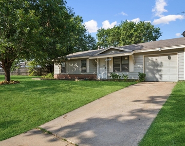 809 Helen Drive - Photo Thumbnail 1