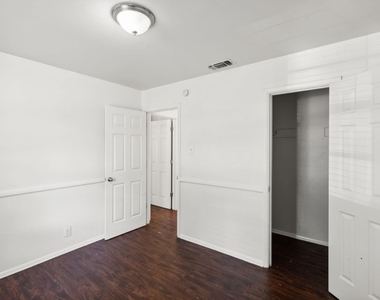 809 Helen Drive - Photo Thumbnail 14