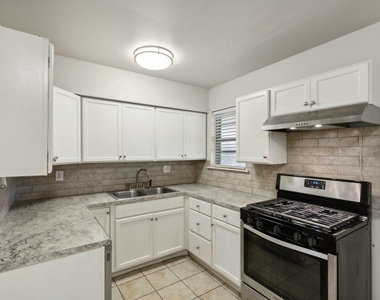 809 Helen Drive - Photo Thumbnail 6