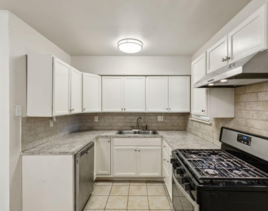 809 Helen Drive - Photo Thumbnail 7