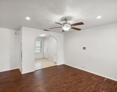 809 Helen Drive - Photo Thumbnail 16