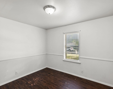 809 Helen Drive - Photo Thumbnail 13