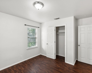 809 Helen Drive - Photo Thumbnail 12