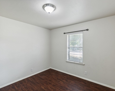 809 Helen Drive - Photo Thumbnail 19