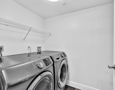 2433 Centergate Drive - Photo Thumbnail 21