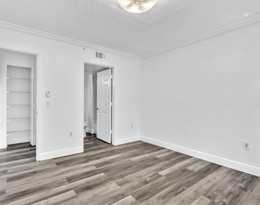 2433 Centergate Drive - Photo Thumbnail 34