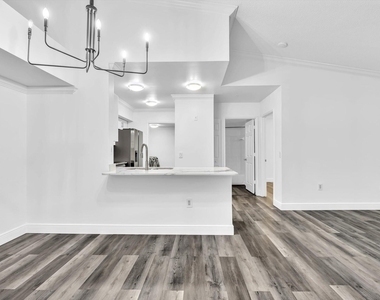 2433 Centergate Drive - Photo Thumbnail 6
