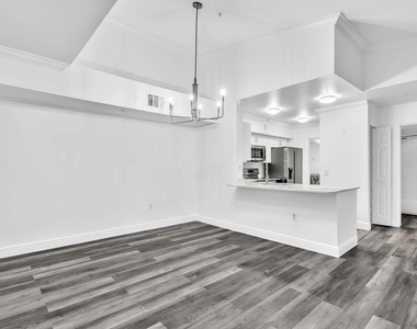 2433 Centergate Drive - Photo Thumbnail 7