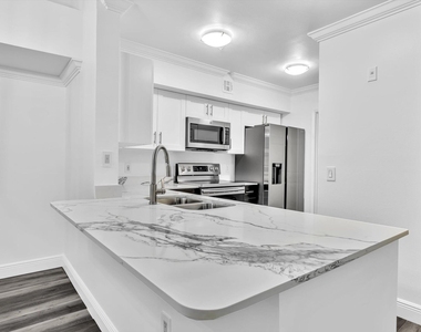 2433 Centergate Drive - Photo Thumbnail 15