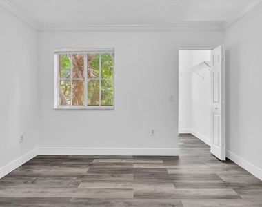 2433 Centergate Drive - Photo Thumbnail 32