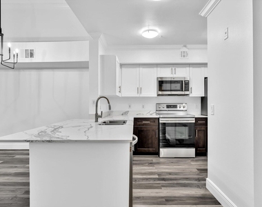 2433 Centergate Drive - Photo Thumbnail 16