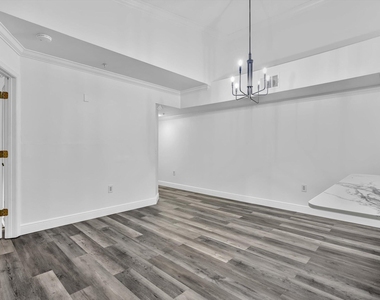 2433 Centergate Drive - Photo Thumbnail 9